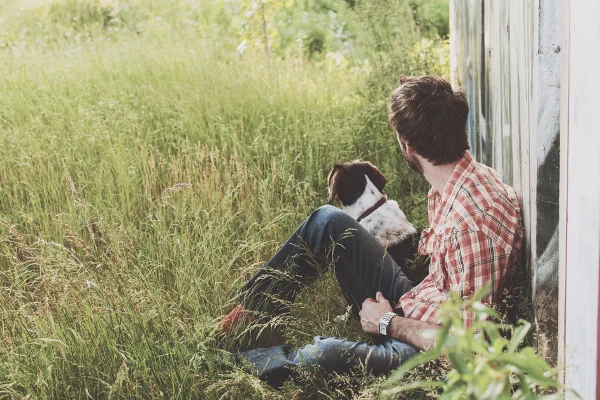 Fot. Pixabay / [url=https://pixabay.com/en/man-and-dog-countryside-dog-man-1149400/]Unsplash[/url]/[url=https://pixabay.com/en/service/terms/#usage]CC0 Public Domain[/url][/b]