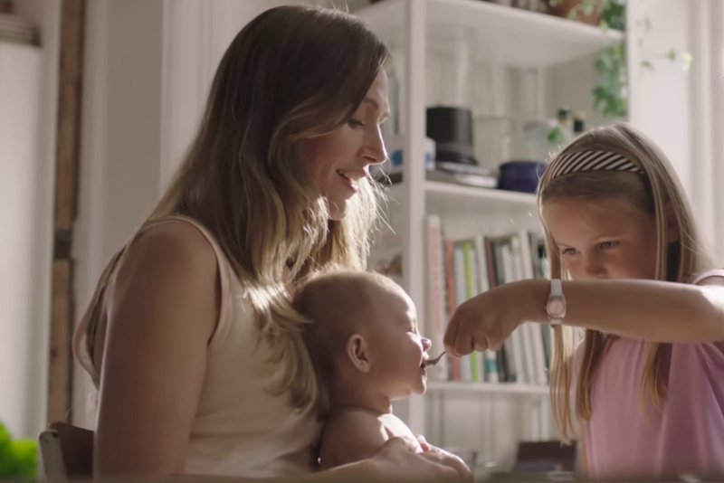 Po upływie pierwszego miesiąca życia dziecku można zacząć już podawać tran z bogatą zawartością kwasów omega-3