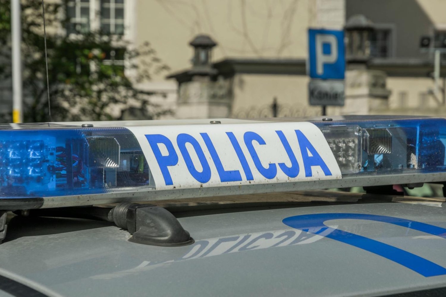 Dwuletnia dziewczynka uciekła od pijanej matki. Kobieta dostała zakaz zbliżania się do dziecka Na zdjęciu radiowóz.