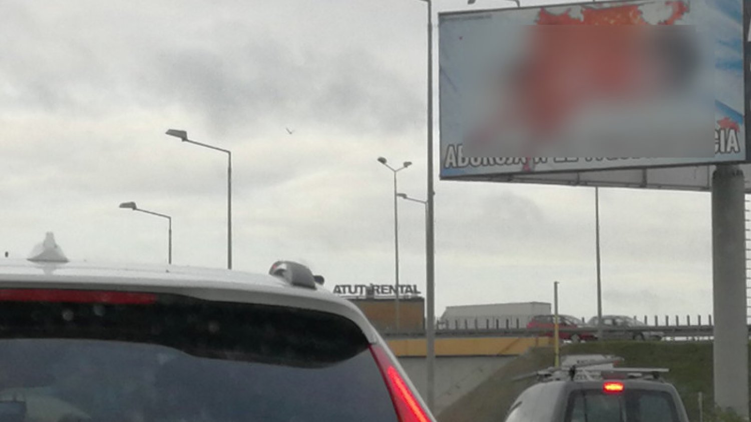 Plakaty prolajferów są na ulicach miast. Dzieci zmuszone są patrzeć na to.