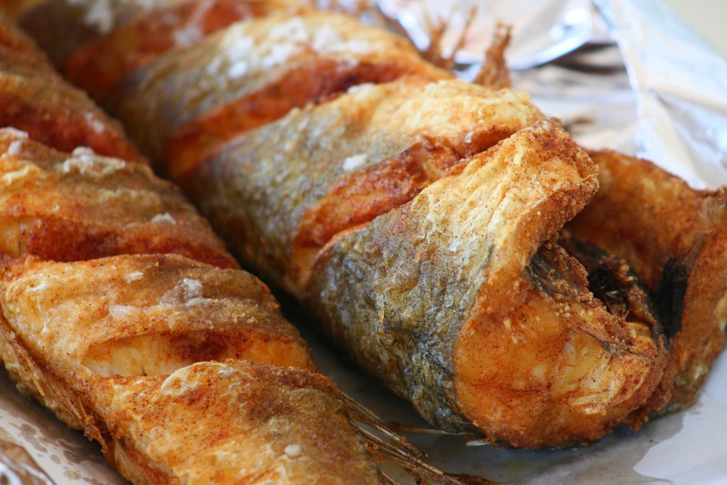 Nigdy więcej odpadającej od ryby panierki. Ten sposób ma 100 proc. skuteczności!