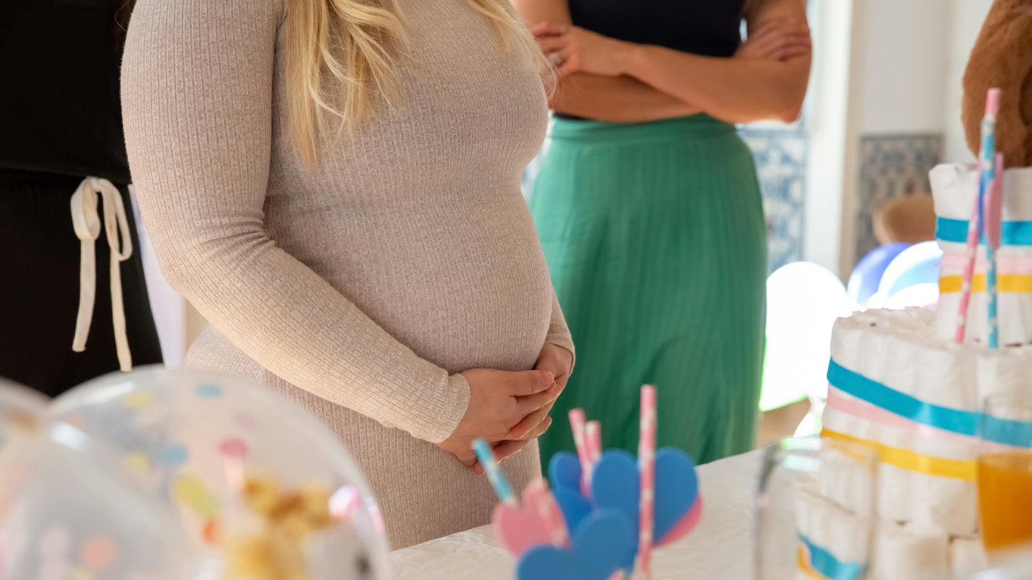 Rodzice znów wracają do starych imion. Jeszcze 10 lat temu prawie nikt ich nie nadawał Na zdjęciu kobieta w ciąży podczas przyjęcia baby shower