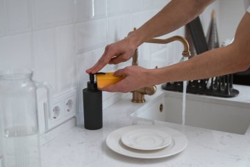 płyn do naczyń, płyn do mycia naczyń, płyn do garnków DIY, domowe triki, domowe produkty do sprzątania, domowej roboty płyn do naczyń