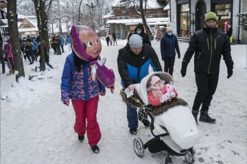 Polacy znaleźli sposób, jak oszczędzać na feriach.