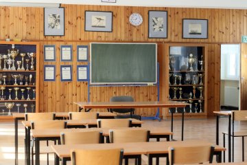 Uczniowie płacą kary w szkolnej bibliotece. Czy kary za przetrzymanie książek są dobrym rozwiązaniem?