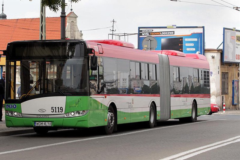W autobusie zasłabł starszy mężczyzna. Nikt nie ruszył na pomoc.