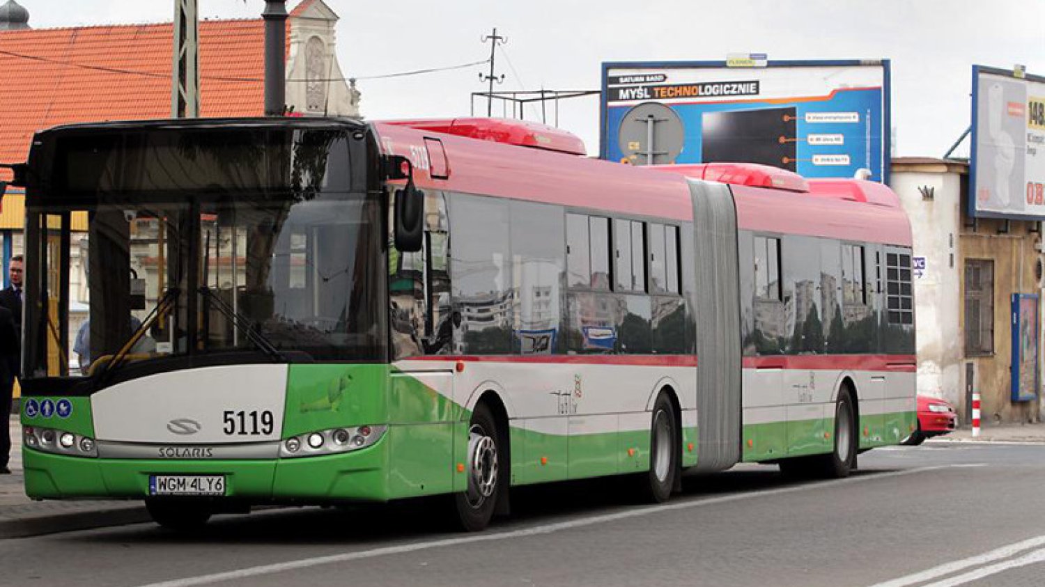 W autobusie zasłabł starszy mężczyzna. Nikt nie ruszył na pomoc.