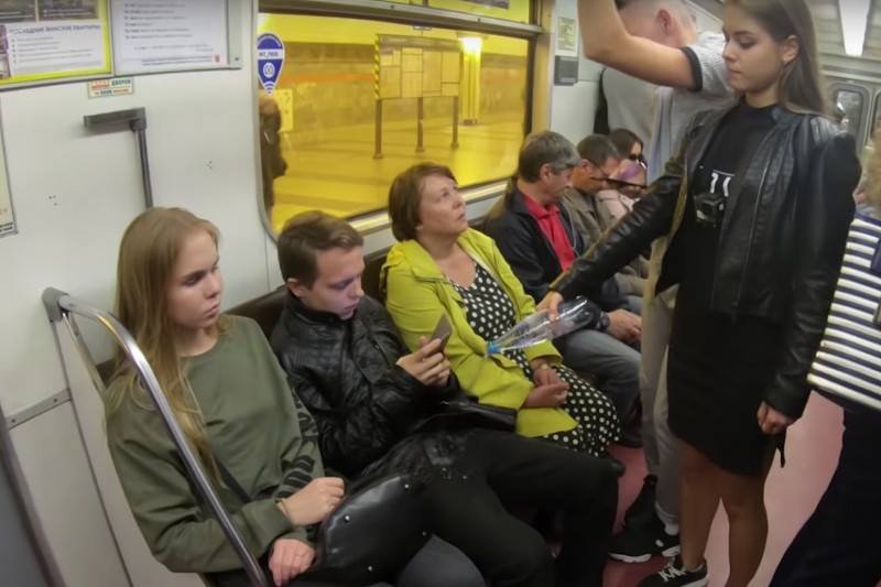 Rosjanka polewała krocza mężczyzn wybielaczem