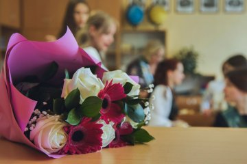 kwiaty dla nauczycielki z okazji Dnia Kobiet kwiaty dla nauczycielki z okazji Dnia Kobiet