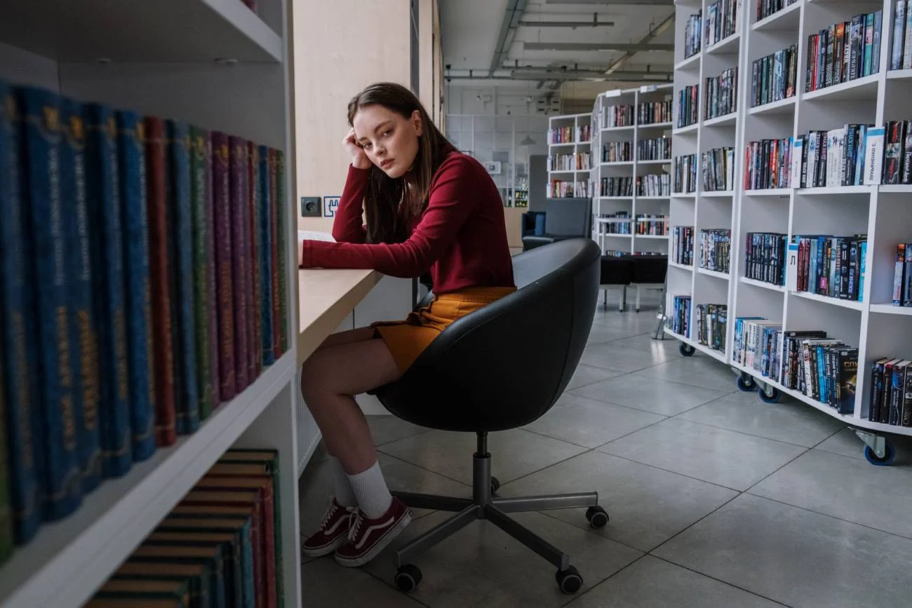 lektury obowiązkowe matura 2023, lista lektur obowiązkowych na maturę poziom podstawowy/rozszerzony, fragmenty, poezja