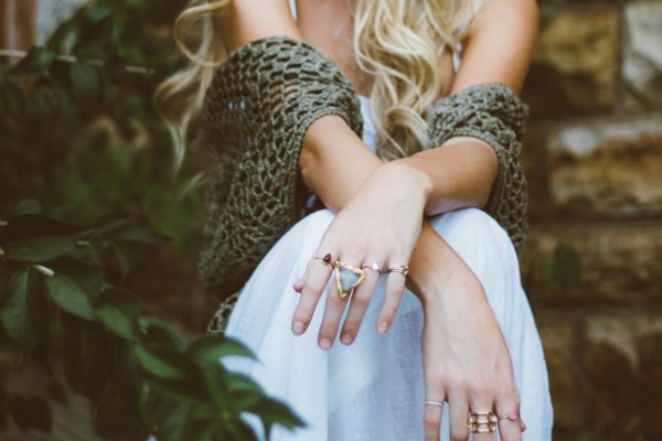 Fot. Pexels / [url=https://www.pexels.com/photo/girl-fashion-hands-rings-24155/]unsplash.com[/url]/[url=https://www.pexels.com/photo-license/]CC0 License[/url]