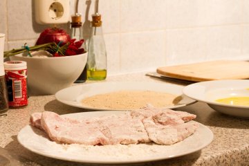 Przygotowywanie kotleta schabowego