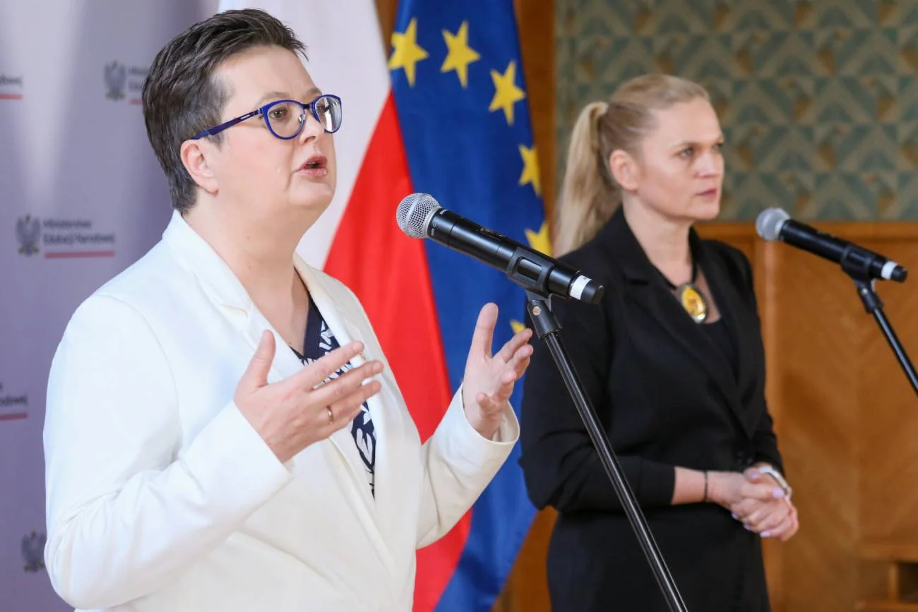 Nauczyciele pod nadzorem podczas lekcji. MEN szykuje zmiany w oświacie