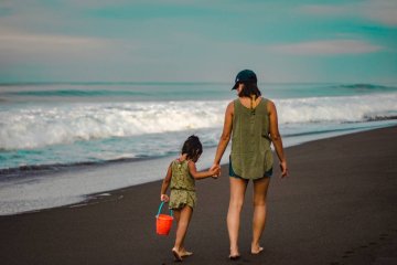 wakacje z dziećmi, pracoholizm, samotna mama, mąż w pracy, mama sama wychowuje dzieci