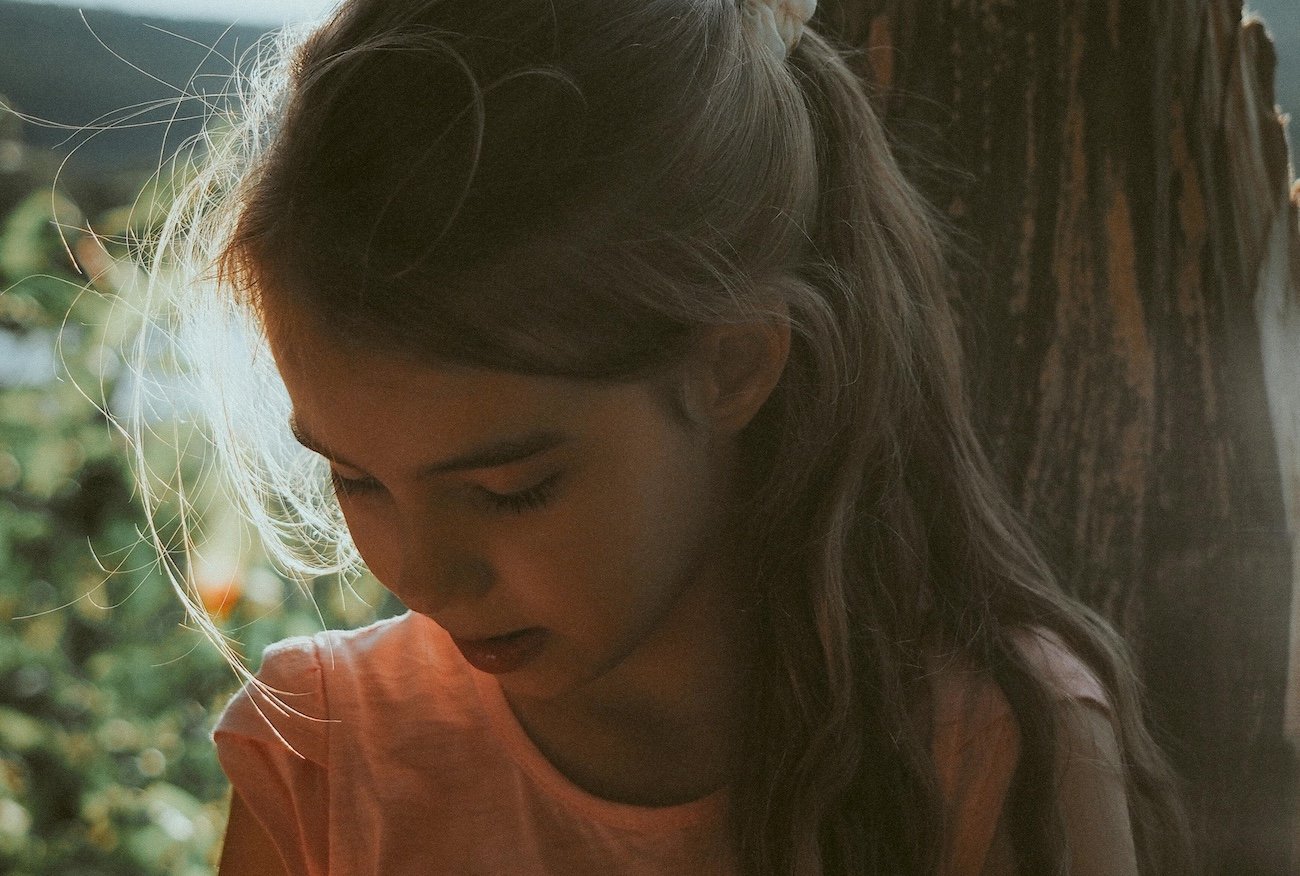 4 ciche znaki, iż twoje dziecko ukrywa przed tobą prawdziwe uczucia. "Czujność"