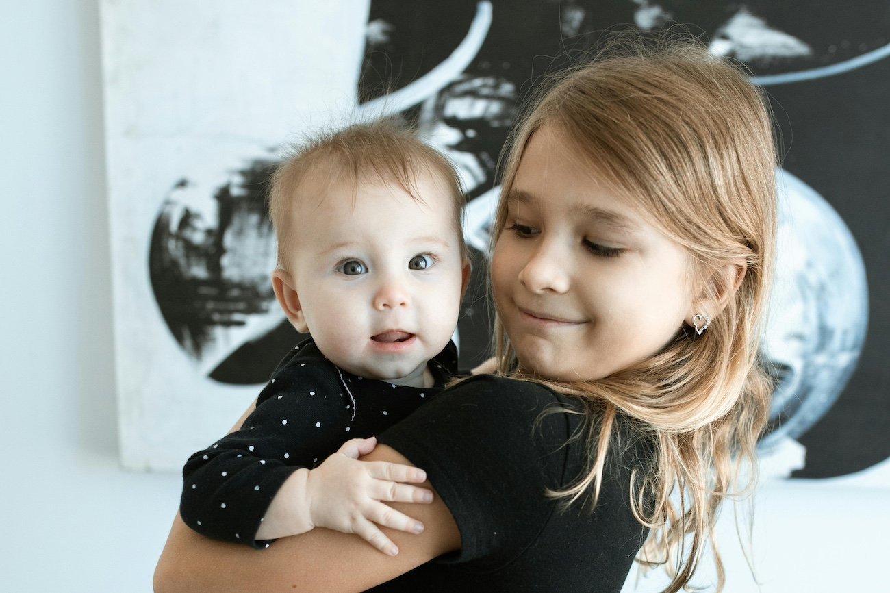 Twoje dziecko bije swoje rodzeństwo? Zamiast krzyczeć, zrób to, co ten ojciec