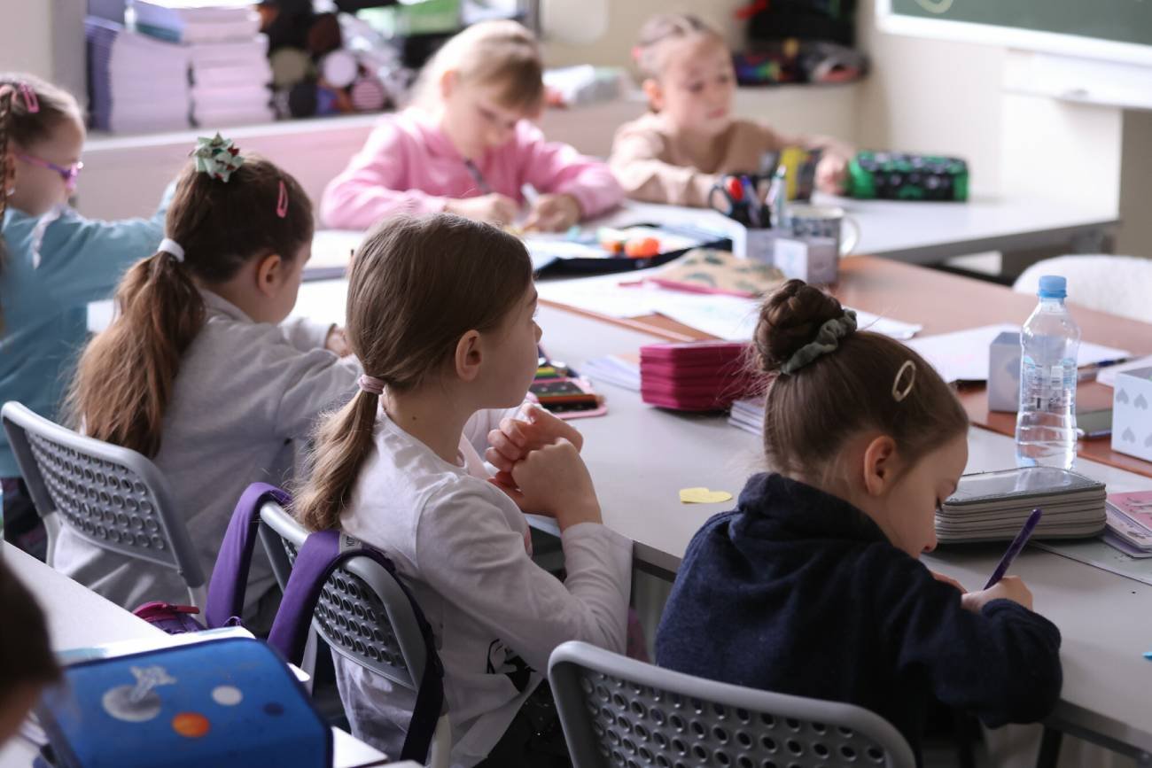 Nie tylko 500 i 300 plus. Uczeń dostanie dodatkowe pieniądze, tylko musi spełniać warunki
