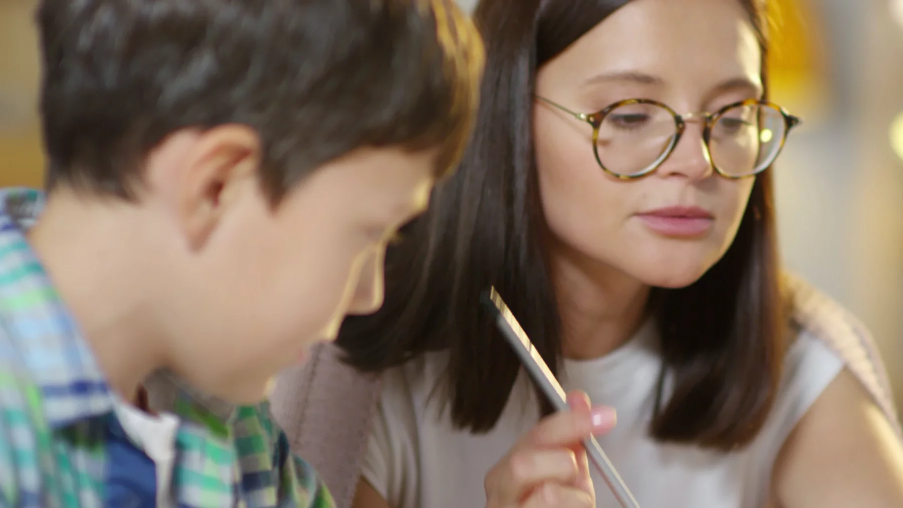 Nawyk z dzieciństwa, który niszczy dorosłość. "Chciałam być po prostu miła"