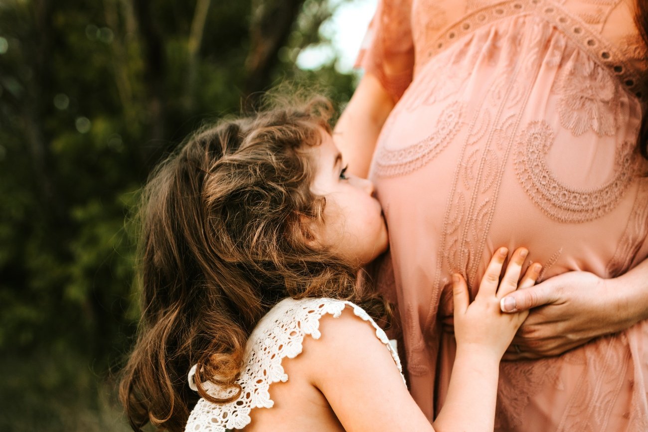 Rodzice, którzy planują lub spodziewają się kolejnego dziecka, powinni poświęcić czas również na przygotowanie dziecka, które już z nim jest, na pojawienie się rodzeństwa