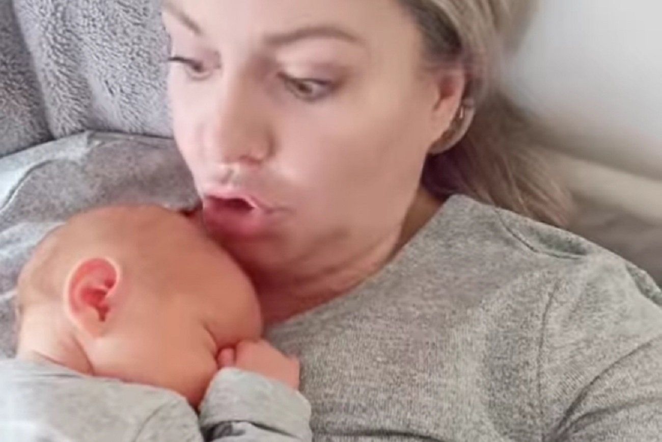 późne macierzyństwo, urodziła po 60., kobieta po menopauzie, menopauza, noworodek, ciąża po menopauzie