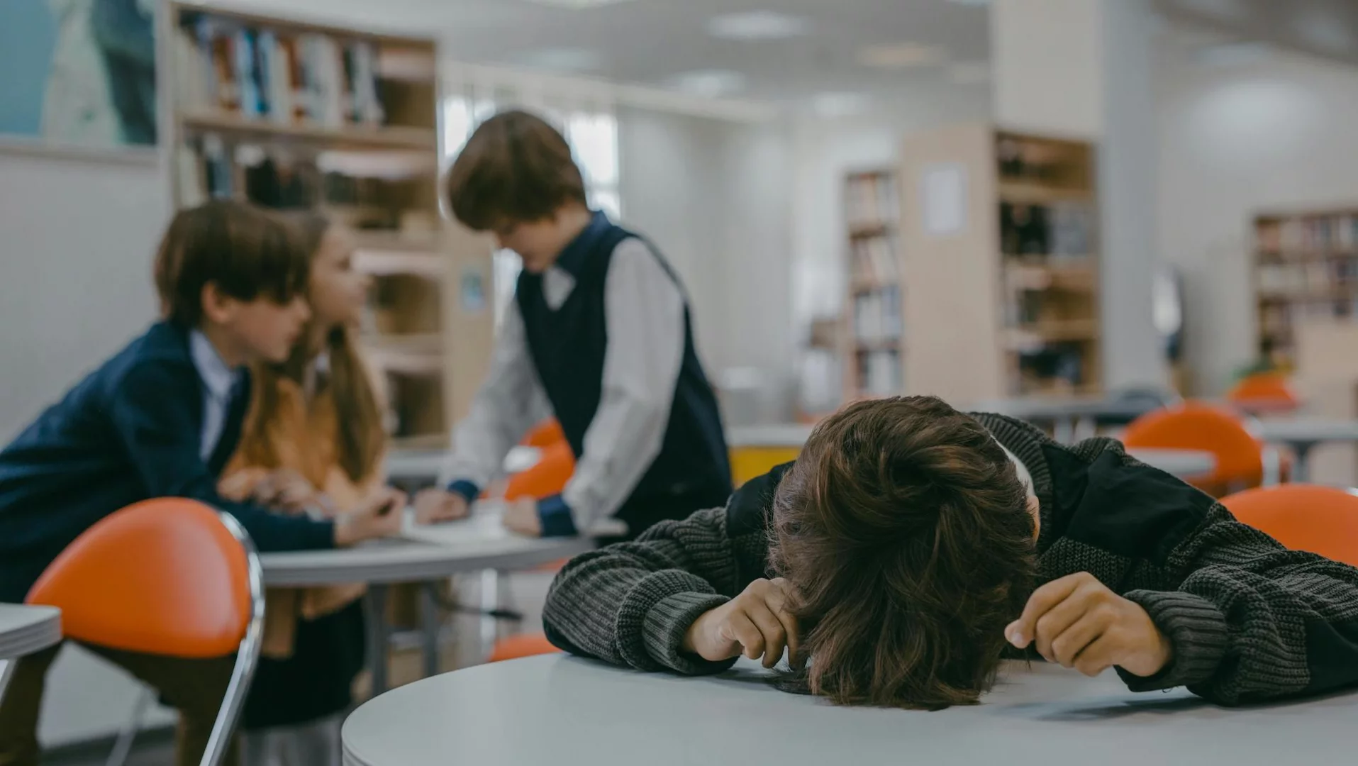 "Razem" chce zakazać finansowania prywatnych szkół. "Państwo ma wspierać edukację publiczną"