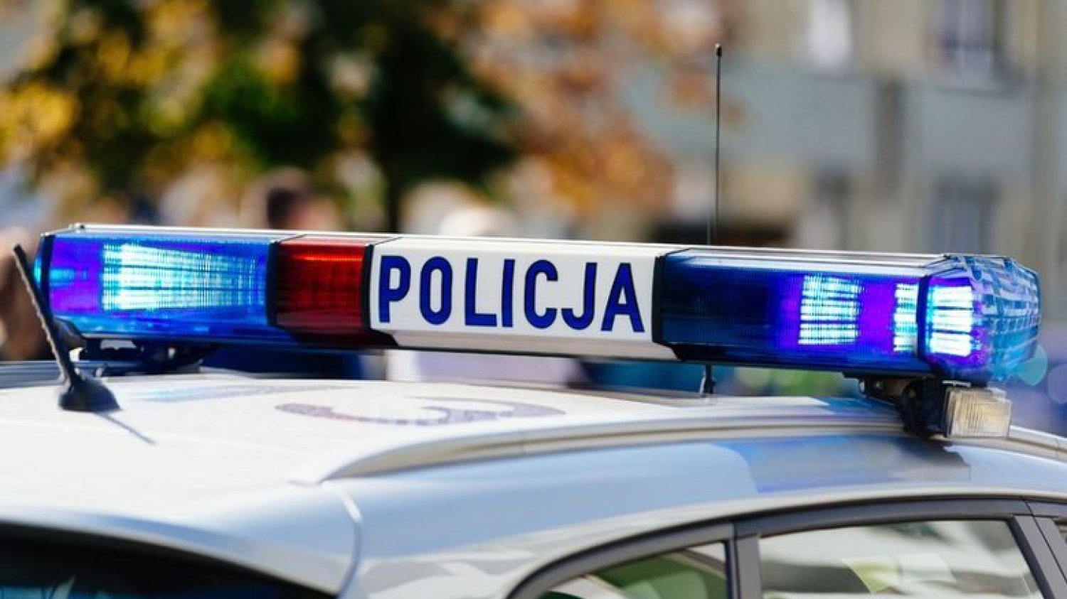 Mężczyzna z czarnego forda proponował dziecku cukierki. Policja i Straż Pożarna apelują o czujność