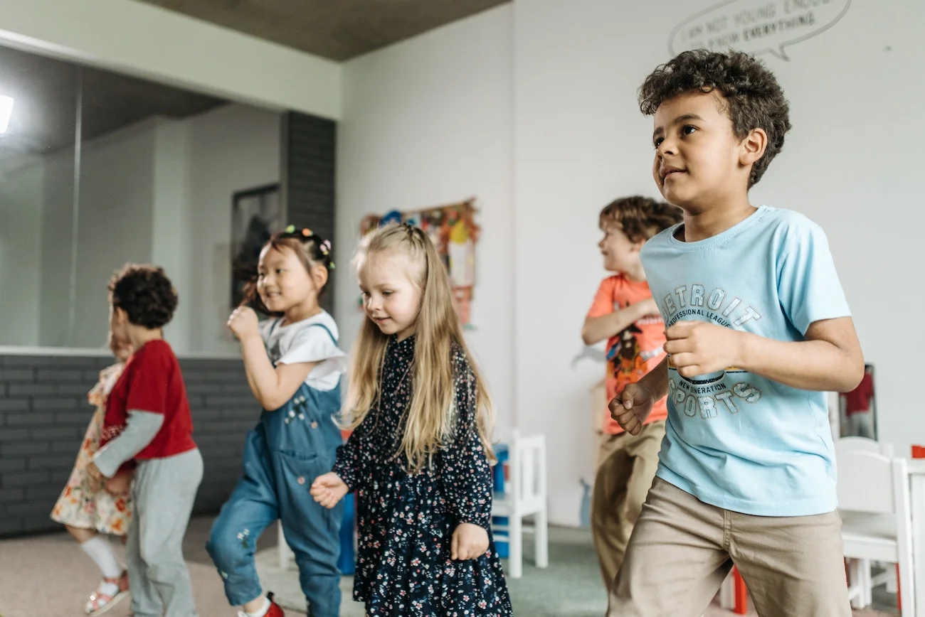 Choreoterapia w przedszkolach: terapia tańcem dzieci