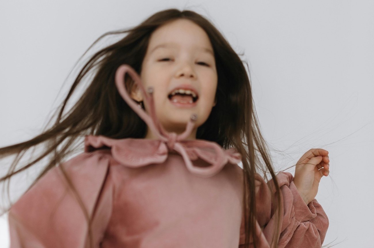 Psycholożka: "Tych dwóch słów nie mów dziecku. To pusty komunikat, który niczego nie zmienia"