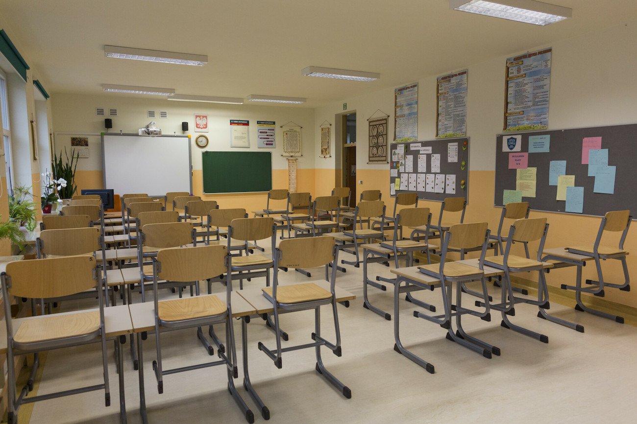 pusta klasa w szkole