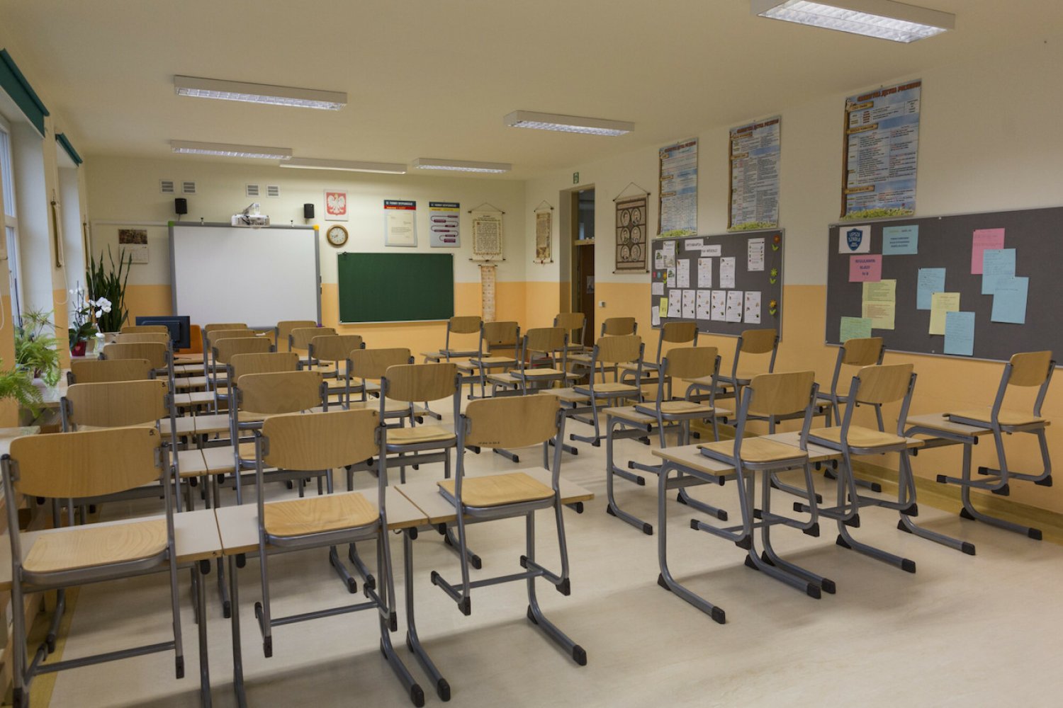 pusta klasa w szkole