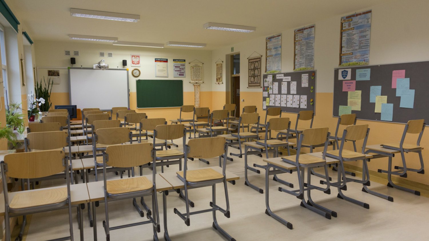 pusta klasa w szkole pusta klasa w szkole