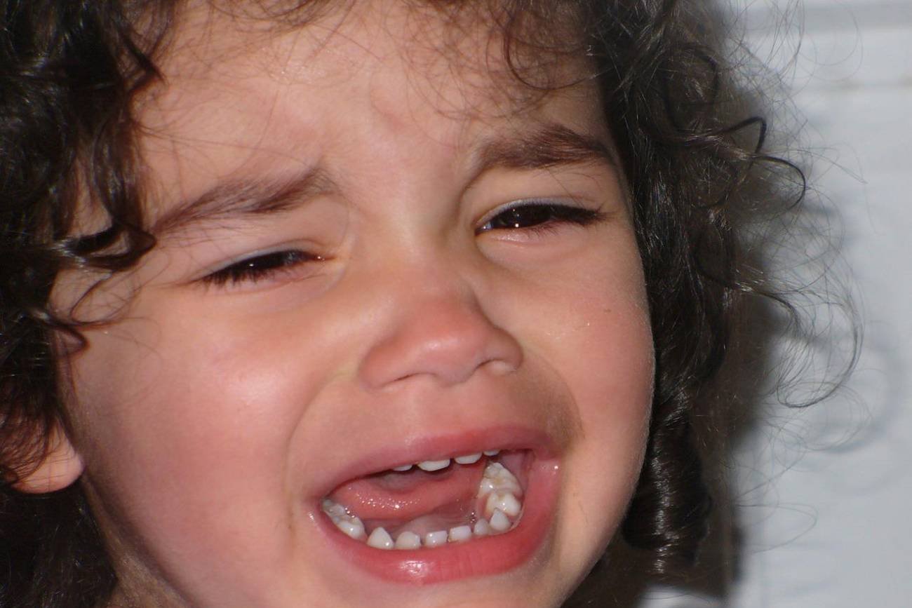 bunt 2-latka, bunt dwulatka, ataki złości, ataki płaczu, jak uspokoić płaczące dziecko, jak uspokoić złość 2-latka