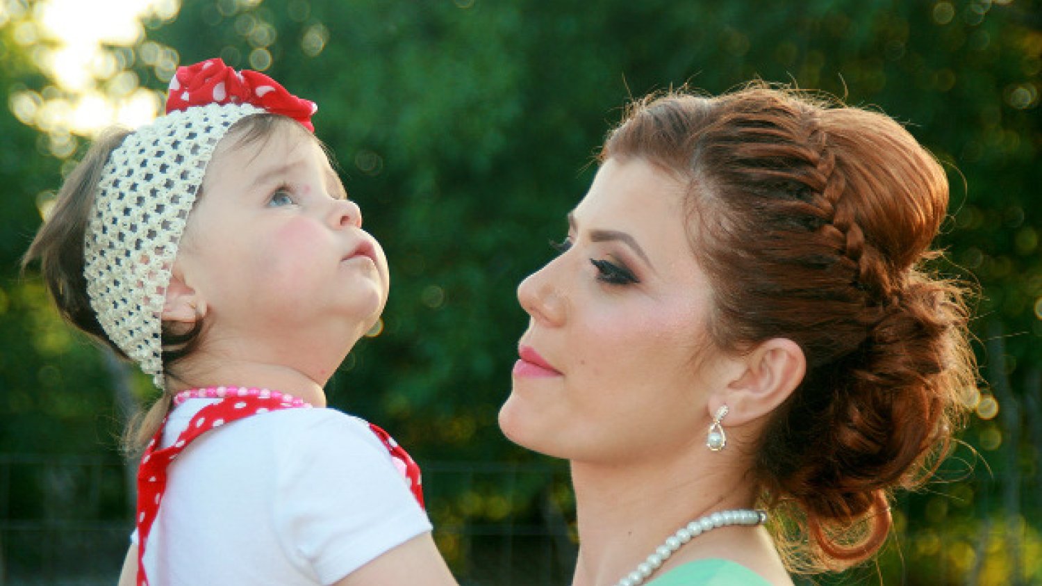 Fot. Pixabay / [url=https://pixabay.com/en/mom-daughter-child-girl-portrait-811530/]AdinaVoicu[/url] / [url=https://pixabay.com/en/service/terms/#download_terms]CC0 Public Domain[/url]