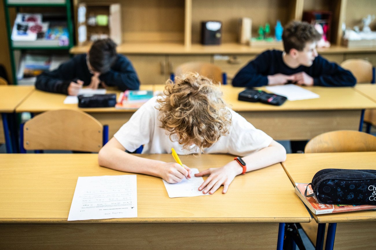 nauczyciele, koniec roku, oceny, wystawianie ocen