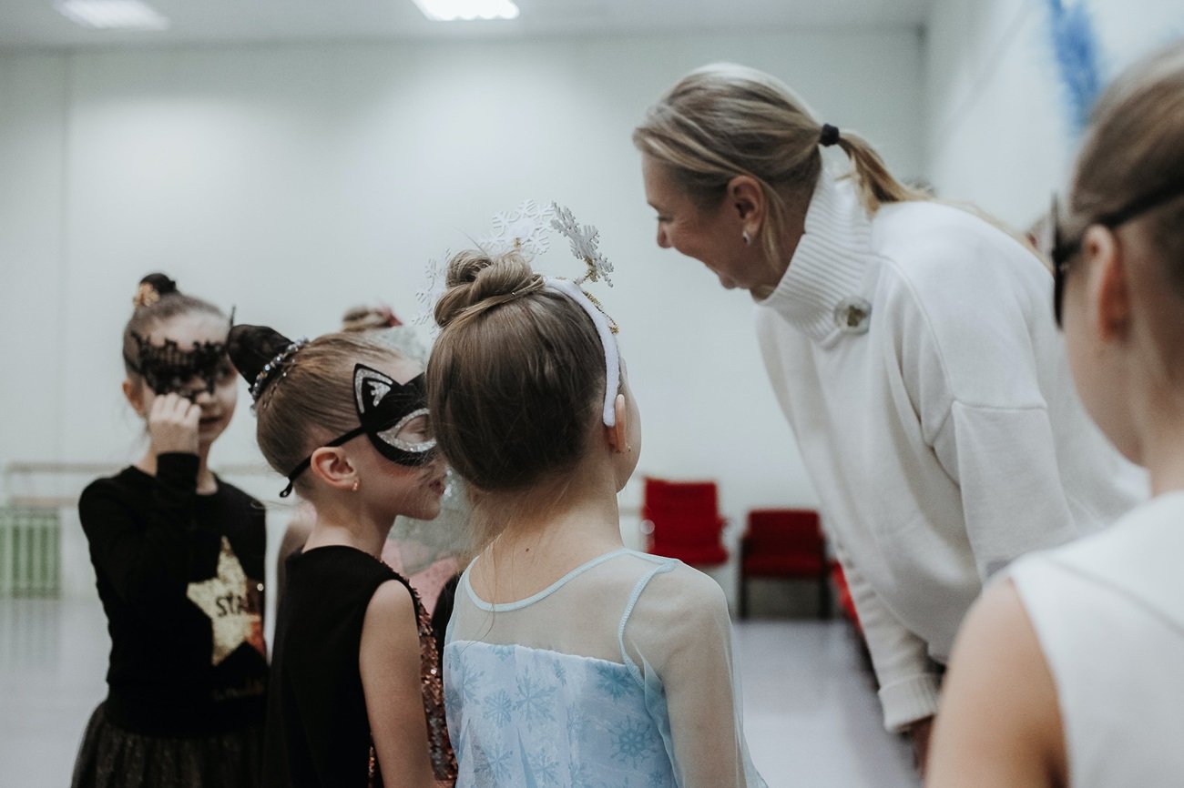 dzieci w przebraniach