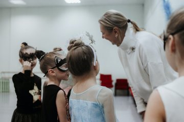 dzieci w przebraniach