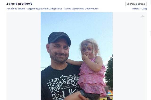 Tata docenia kobiety.