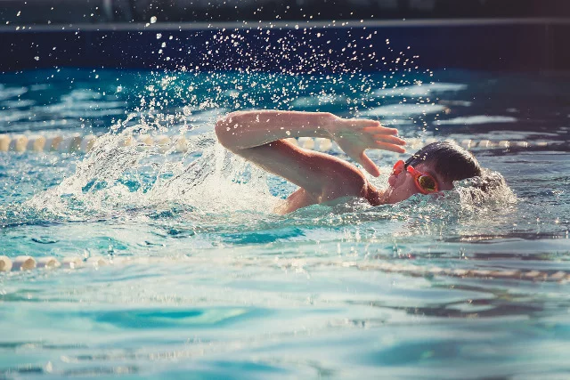 Fot. Pixabay / [url=https://pixabay.com/en/swimming-child-kid-water-summer-821622/]fancycrave1[/url] / [url=https://pixabay.com/en/service/terms/#download_terms]CC0 Public Domain[/url]