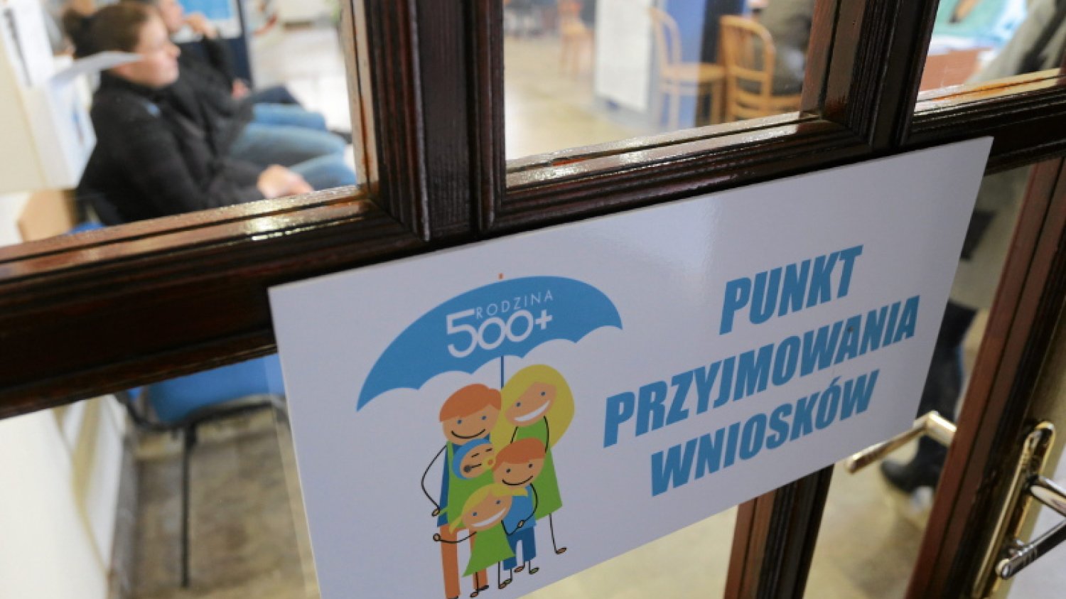 Kobieta zarzuca urzędnikom, że zgubili wniosek