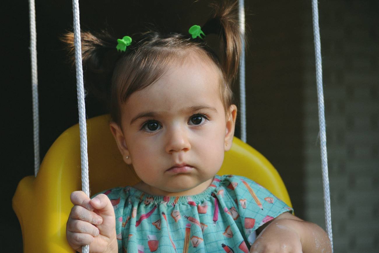 usypianie dziecka, sposób na usypianie, huśtawka dla dziecka, domowa huśtawka, bezpieczeństwo