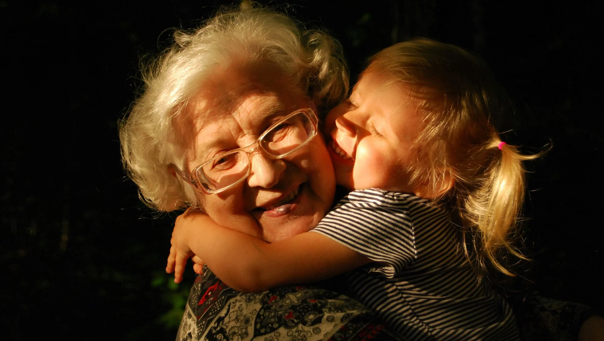 babcia z wnuczką babcia z wnuczką