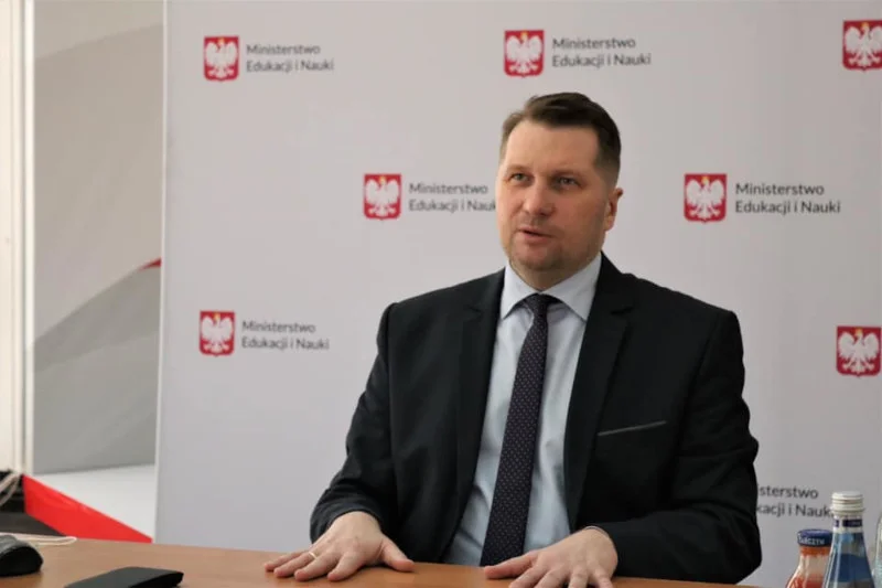 MEiN zmienia podręczniki dla klas 1-3. Usunie "ideologie praw zwierząt"