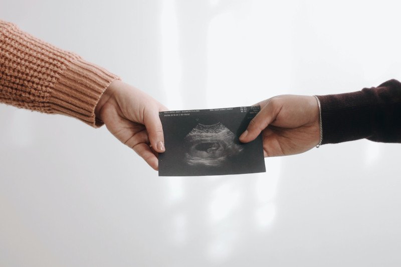 Krwiaki podkosmówkowe. Skąd się biorą i jak się je leczy?