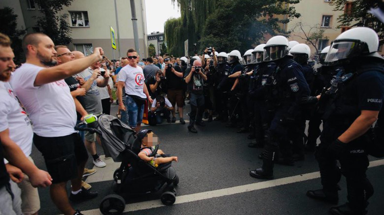 Ojciec z dzieckiem "bohaterem" marszu równości w Białymstoku