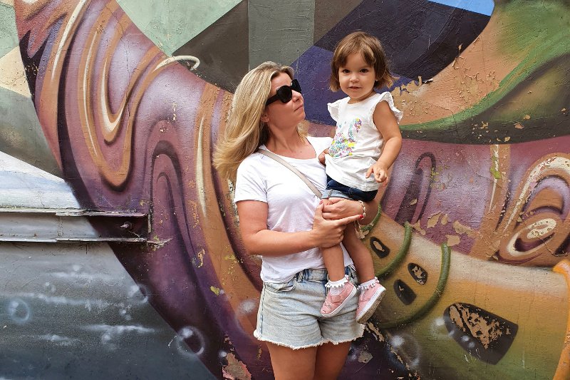 Odpowiednio zorganizowany wyjazd z dzieckiem może być przyjemnością dla Ciebie i malucha – skorzystaj z kilku porad Endo, projektanta dziecięcych ubrań, i spędź fantastyczne wakacje bez niemiłych niespodzianek