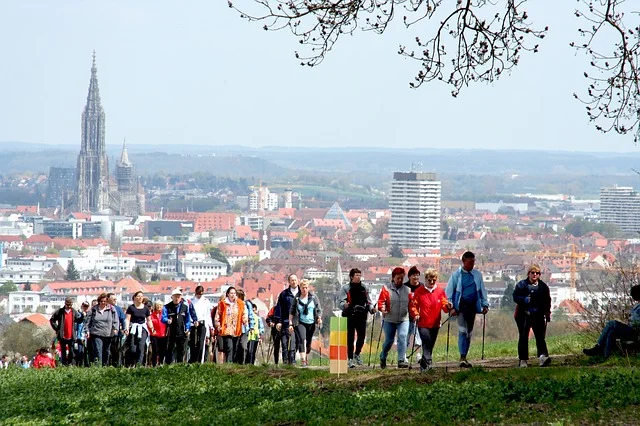 [url=http://pixabay.com/pl/nordic-walking-walken-sportowe-565542/]Pixabay[/url] / [url=http://pixabay.com/pl/service/terms/#download_terms]CC O[/url] Nordic walking to towarzyski sport