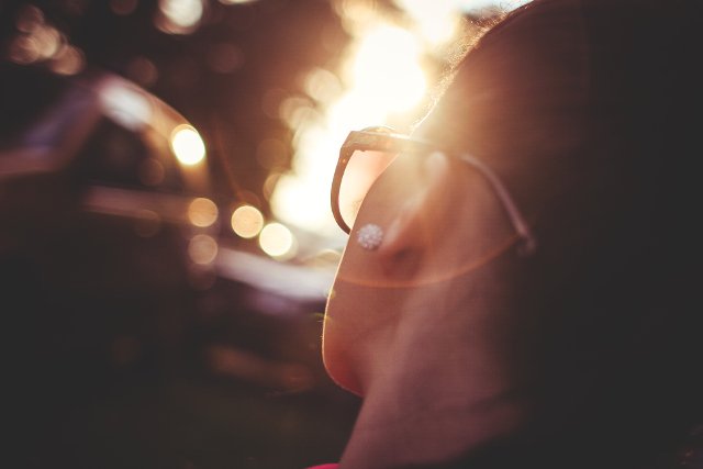 Fot. Picjumbo /[url=https://picjumbo.com/abstract-sunset-girl/]Viktor Hanáček[/url] / [url=http://bit.ly/CC0-PD]CC0 Public Domain[/url]