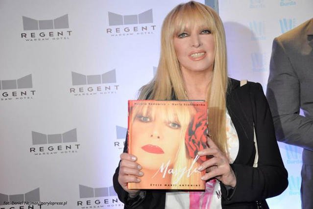 Autorkami książki "Maryla. Życie Marii Antoniny" są Maryla Rodowicz i Maria Szabłowska.