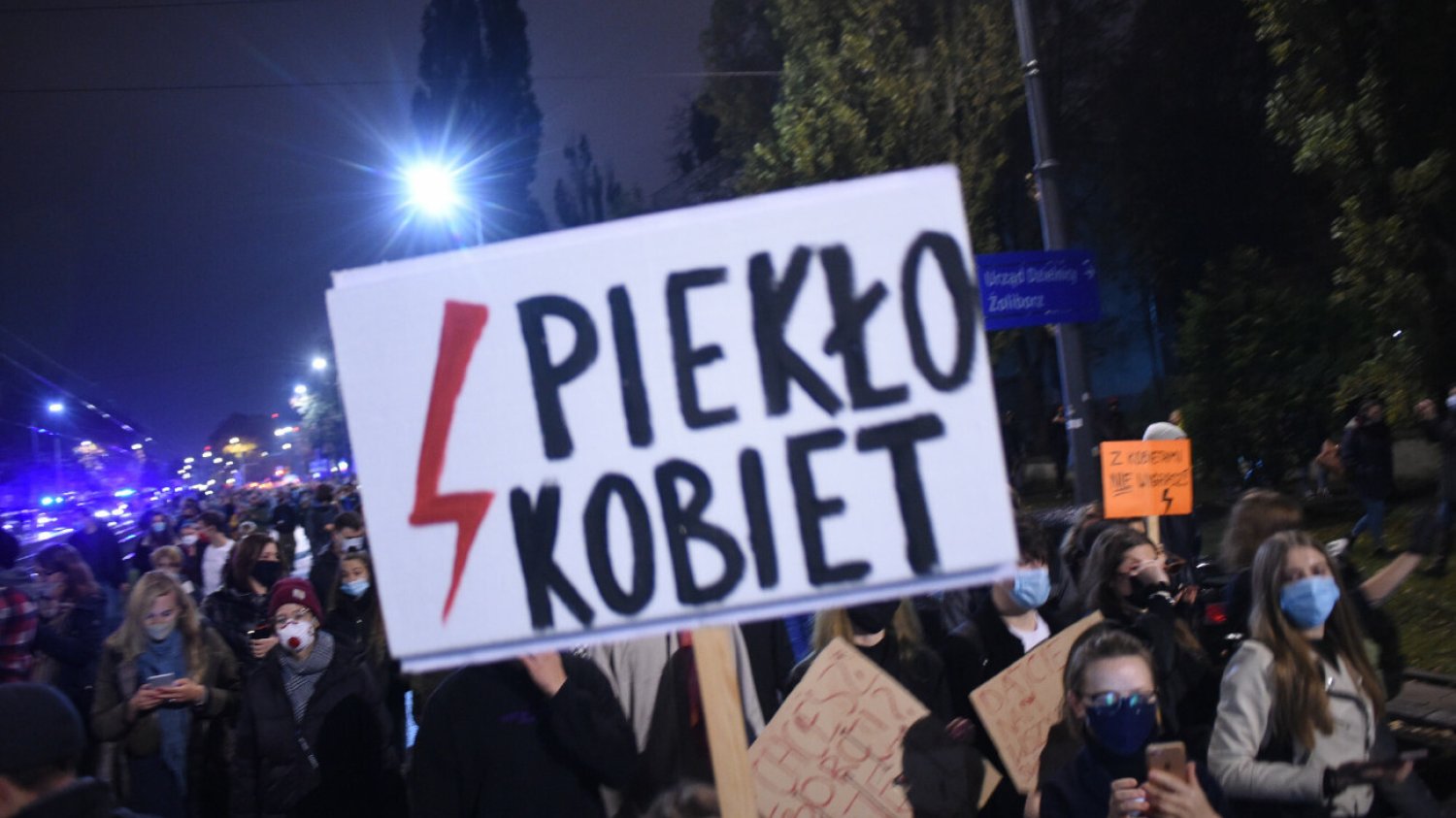 Aborcja w Polsce została ograniczona przez rządzących.