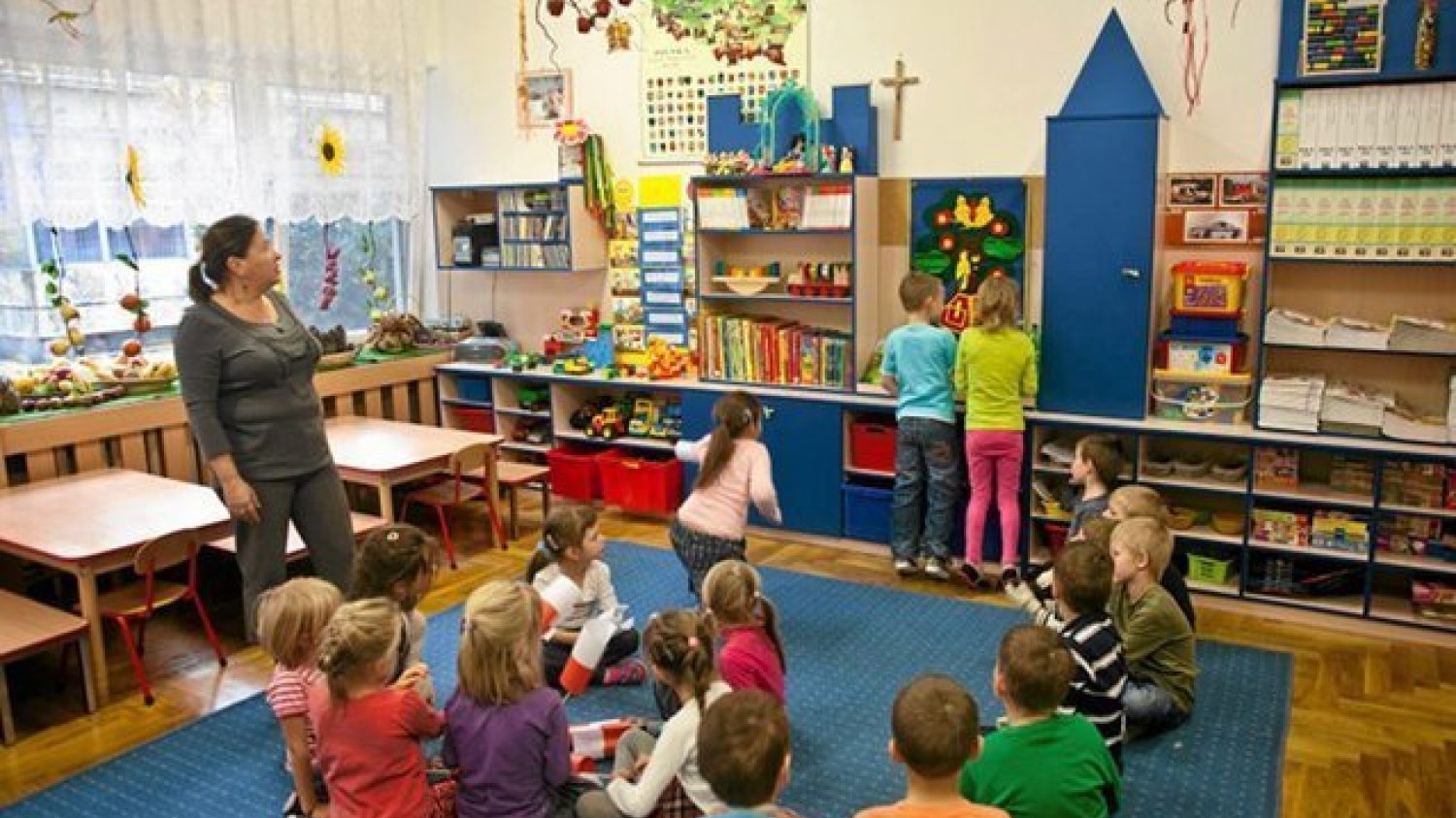 Religia w przedszkolu: co robić, gdy dzieci, które nie chodzą na religię są izolowane?